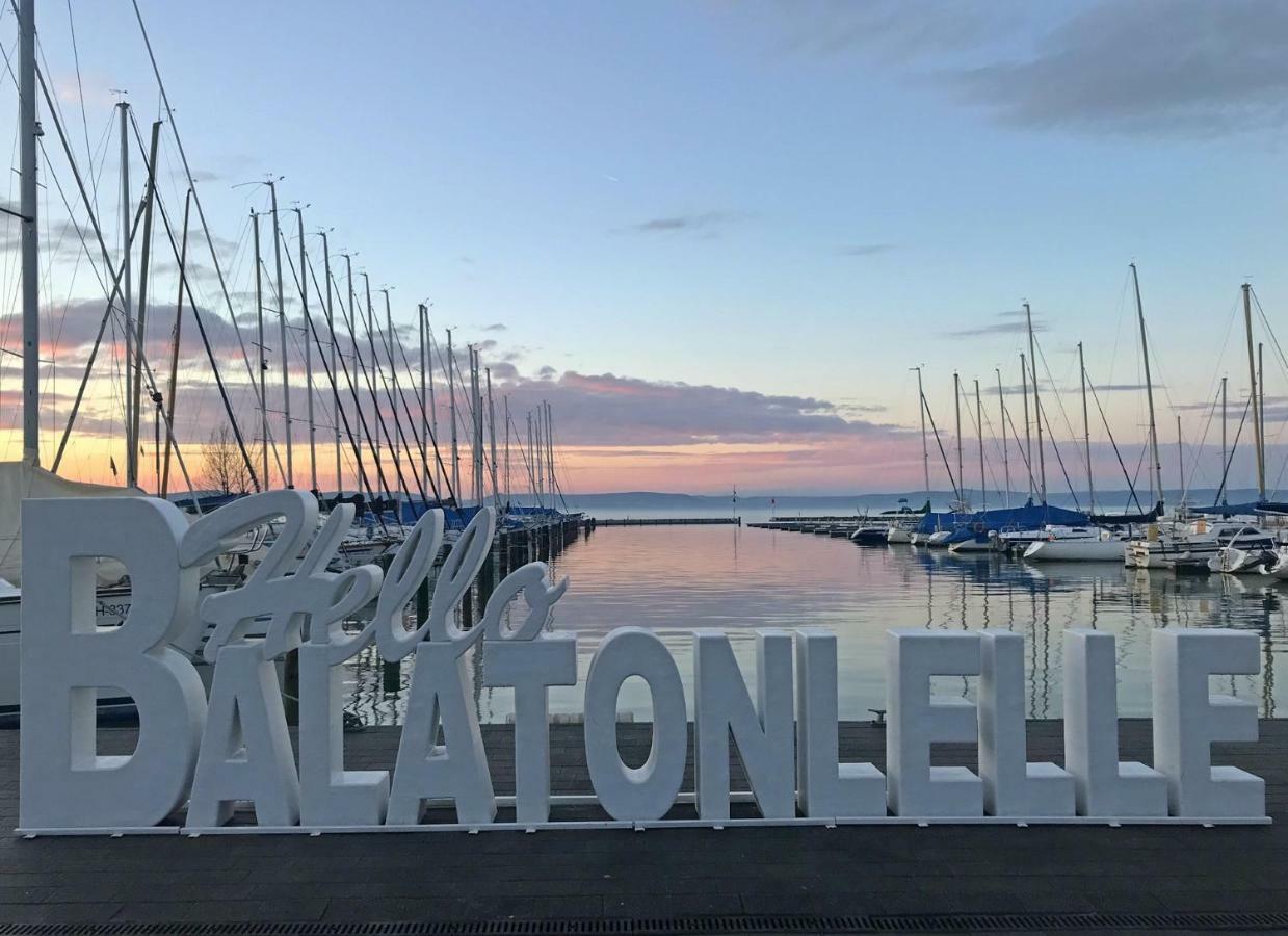 Szines Panorama Apartman Balatonlelle Eksteriør bilde